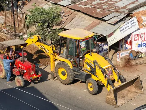 Rural Indian workers under MGNREGA constructing a village road
